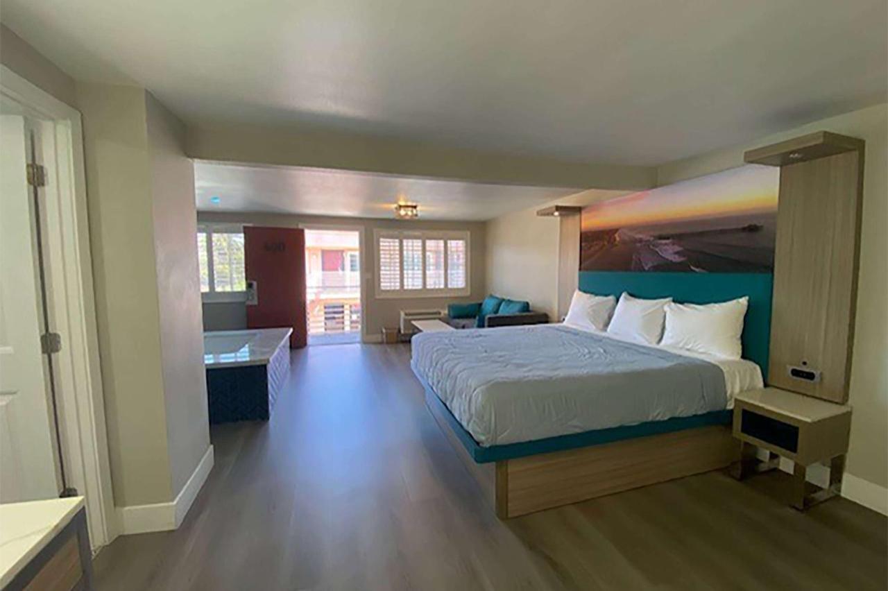 Super 8 By Wyndham Oceanside Downtown 호텔 외부 사진