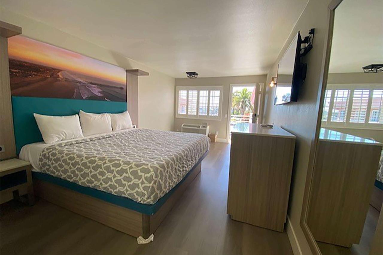 Super 8 By Wyndham Oceanside Downtown 호텔 외부 사진