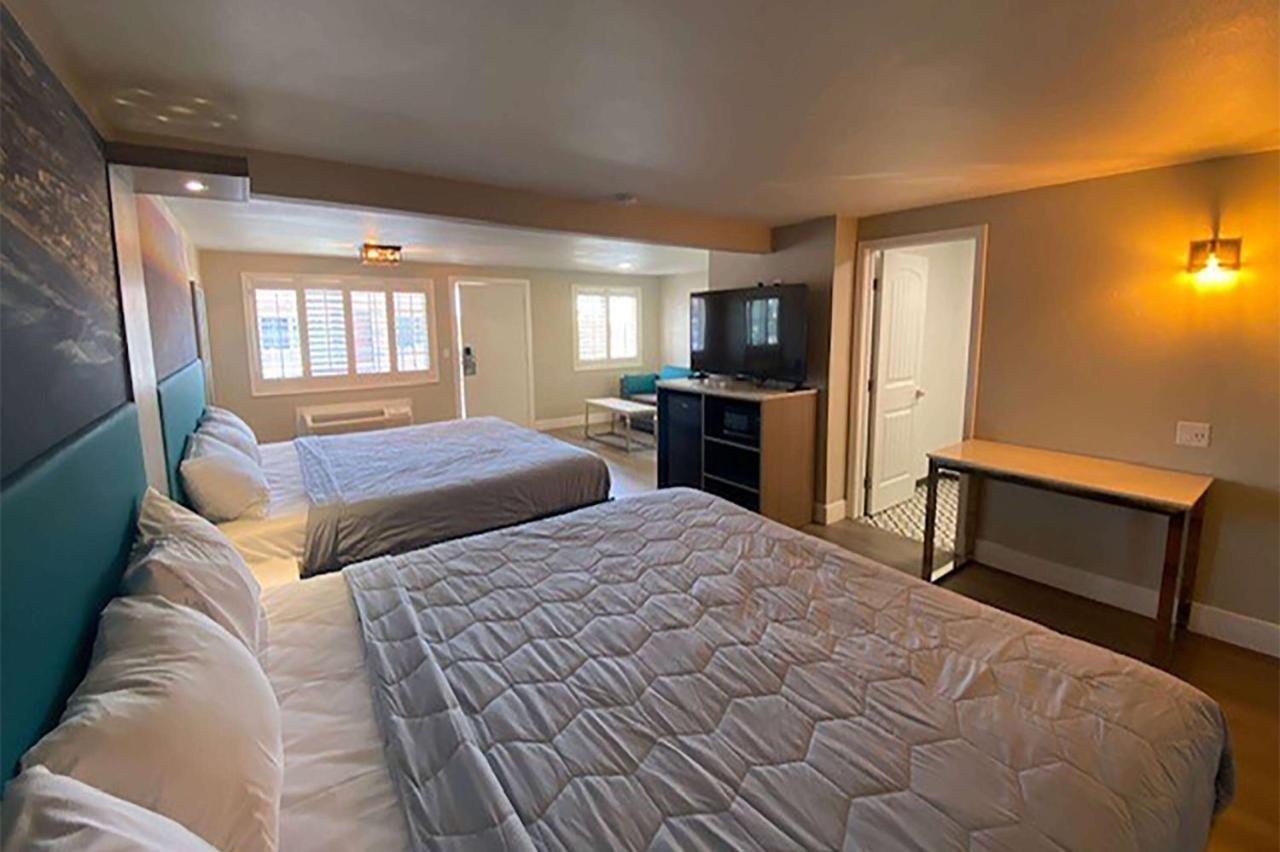 Super 8 By Wyndham Oceanside Downtown 호텔 외부 사진