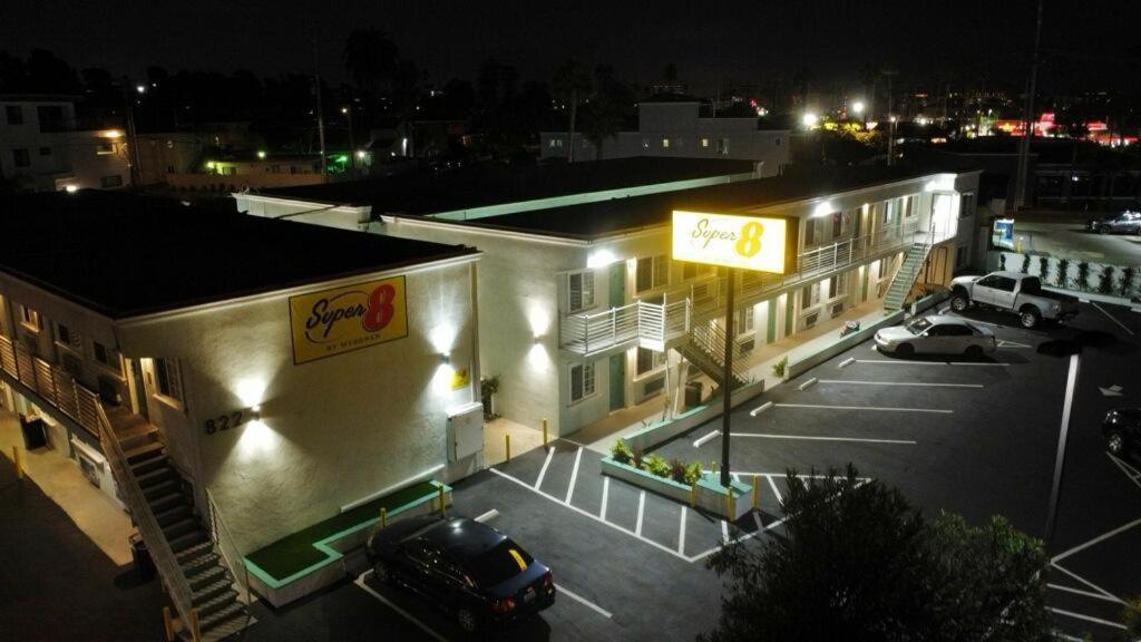 Super 8 By Wyndham Oceanside Downtown 호텔 외부 사진