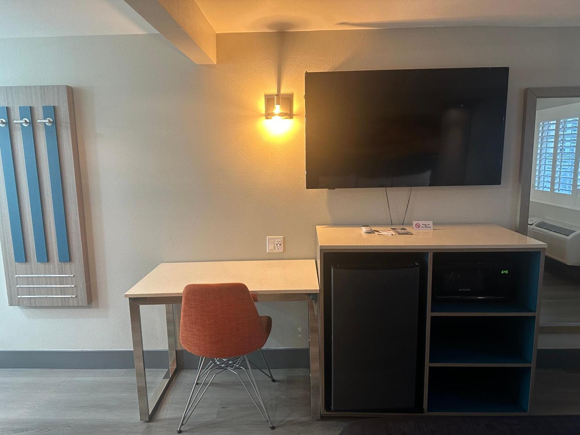 Super 8 By Wyndham Oceanside Downtown 호텔 외부 사진