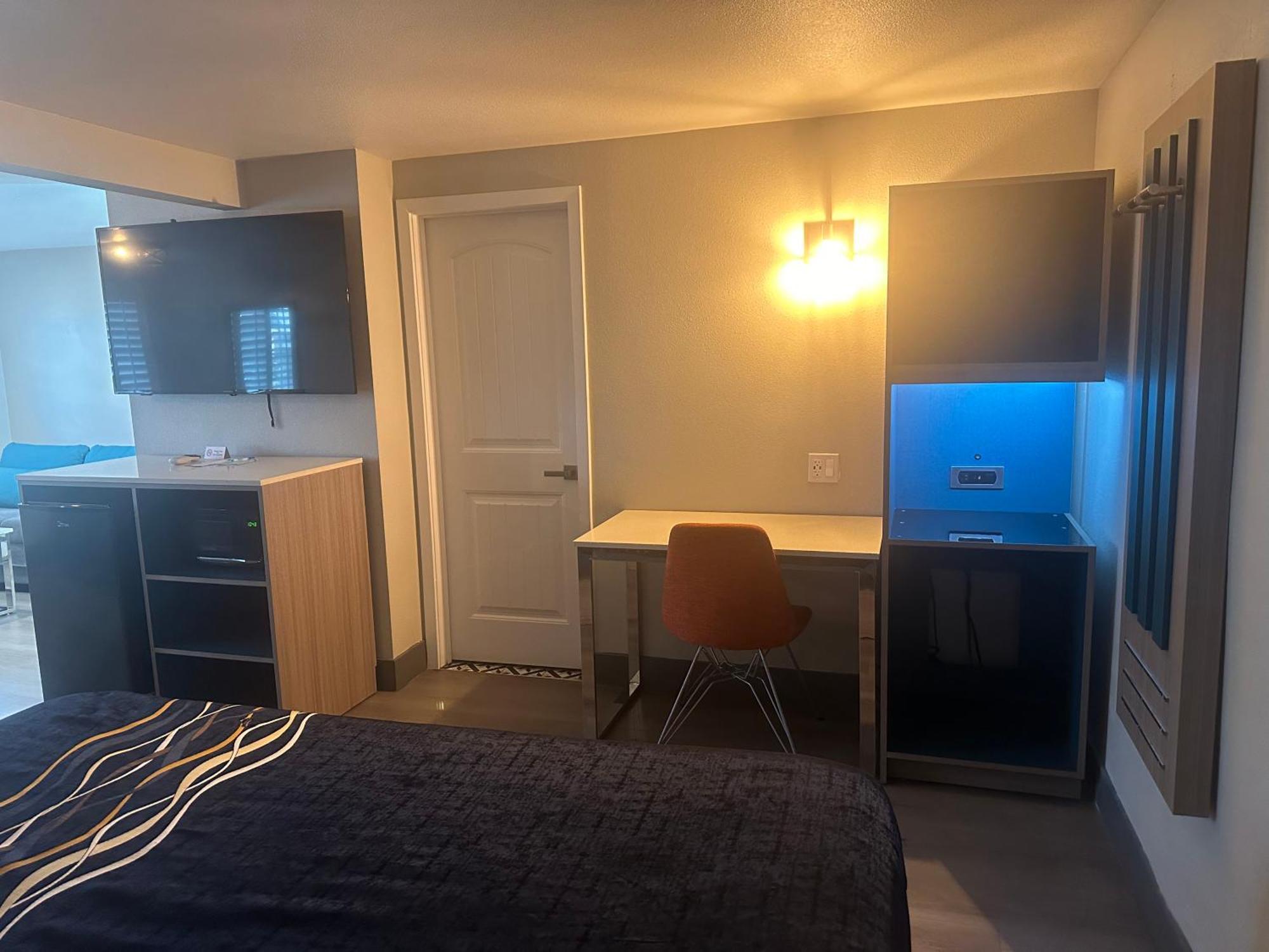 Super 8 By Wyndham Oceanside Downtown 호텔 외부 사진