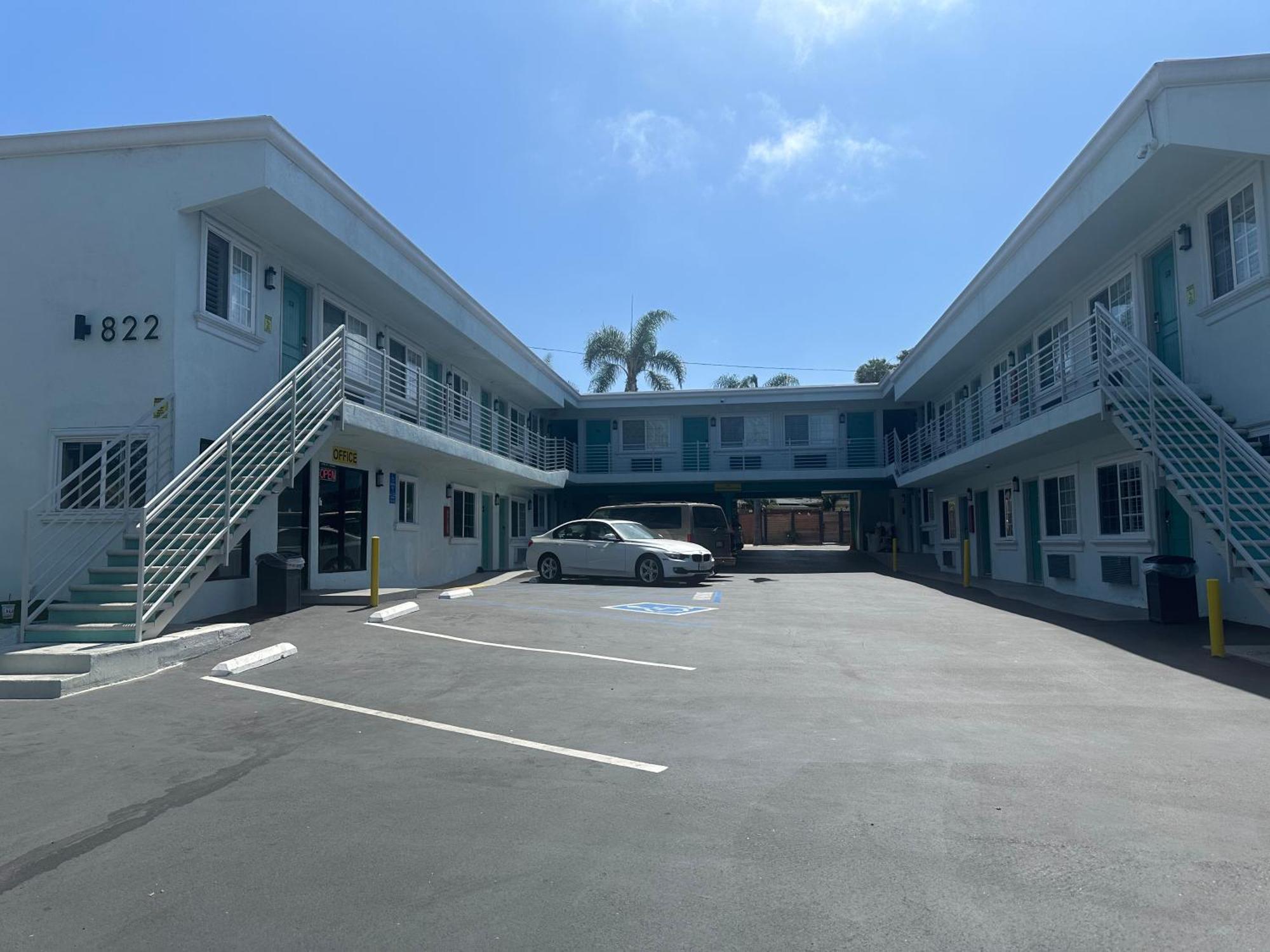 Super 8 By Wyndham Oceanside Downtown 호텔 외부 사진
