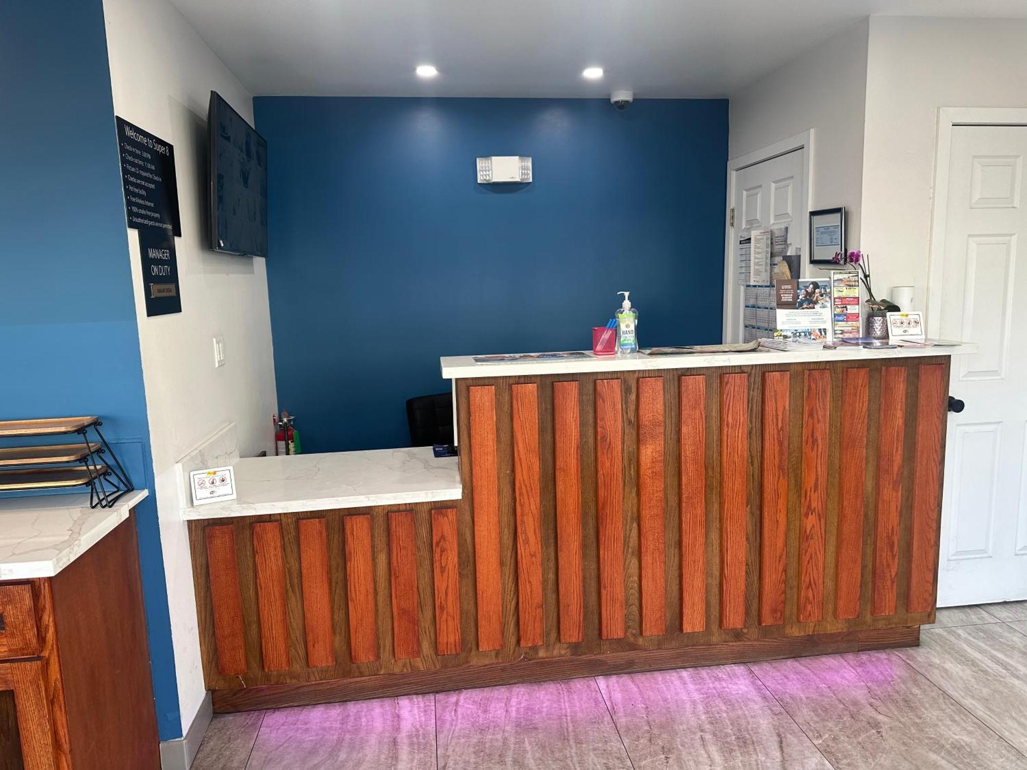 Super 8 By Wyndham Oceanside Downtown 호텔 외부 사진