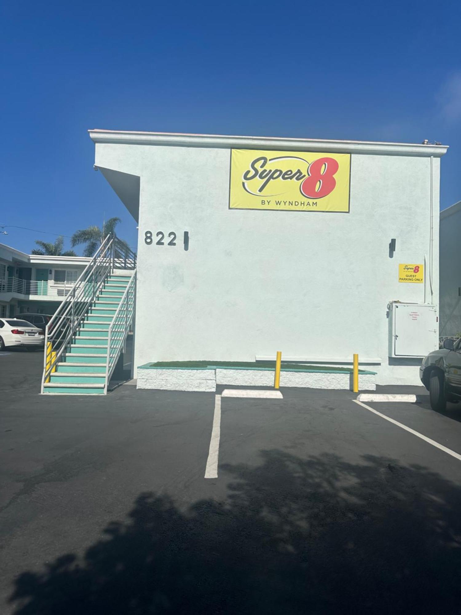 Super 8 By Wyndham Oceanside Downtown 호텔 외부 사진