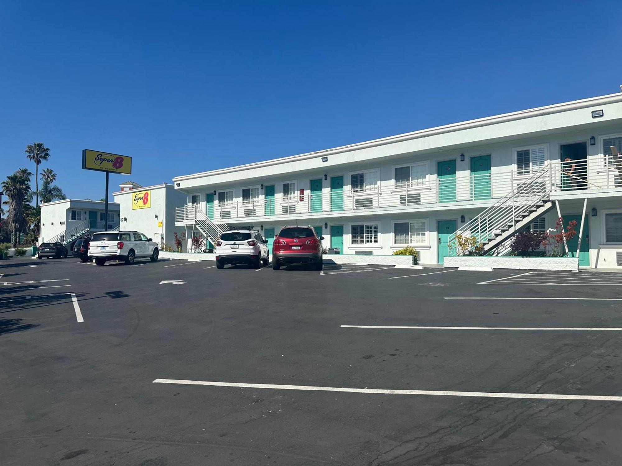 Super 8 By Wyndham Oceanside Downtown 호텔 외부 사진