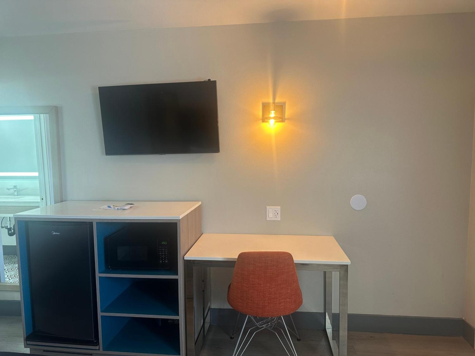 Super 8 By Wyndham Oceanside Downtown 호텔 외부 사진