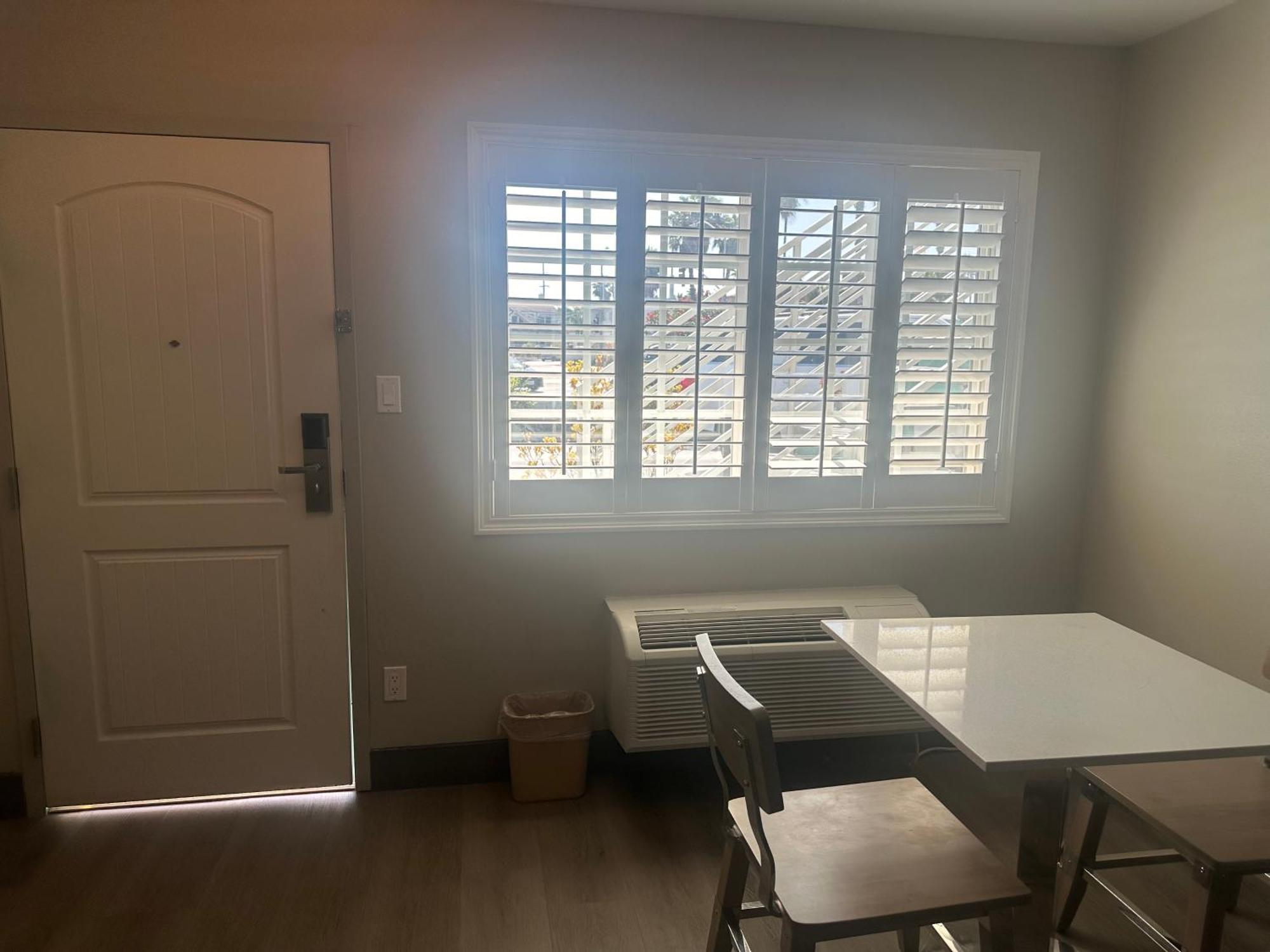 Super 8 By Wyndham Oceanside Downtown 호텔 외부 사진