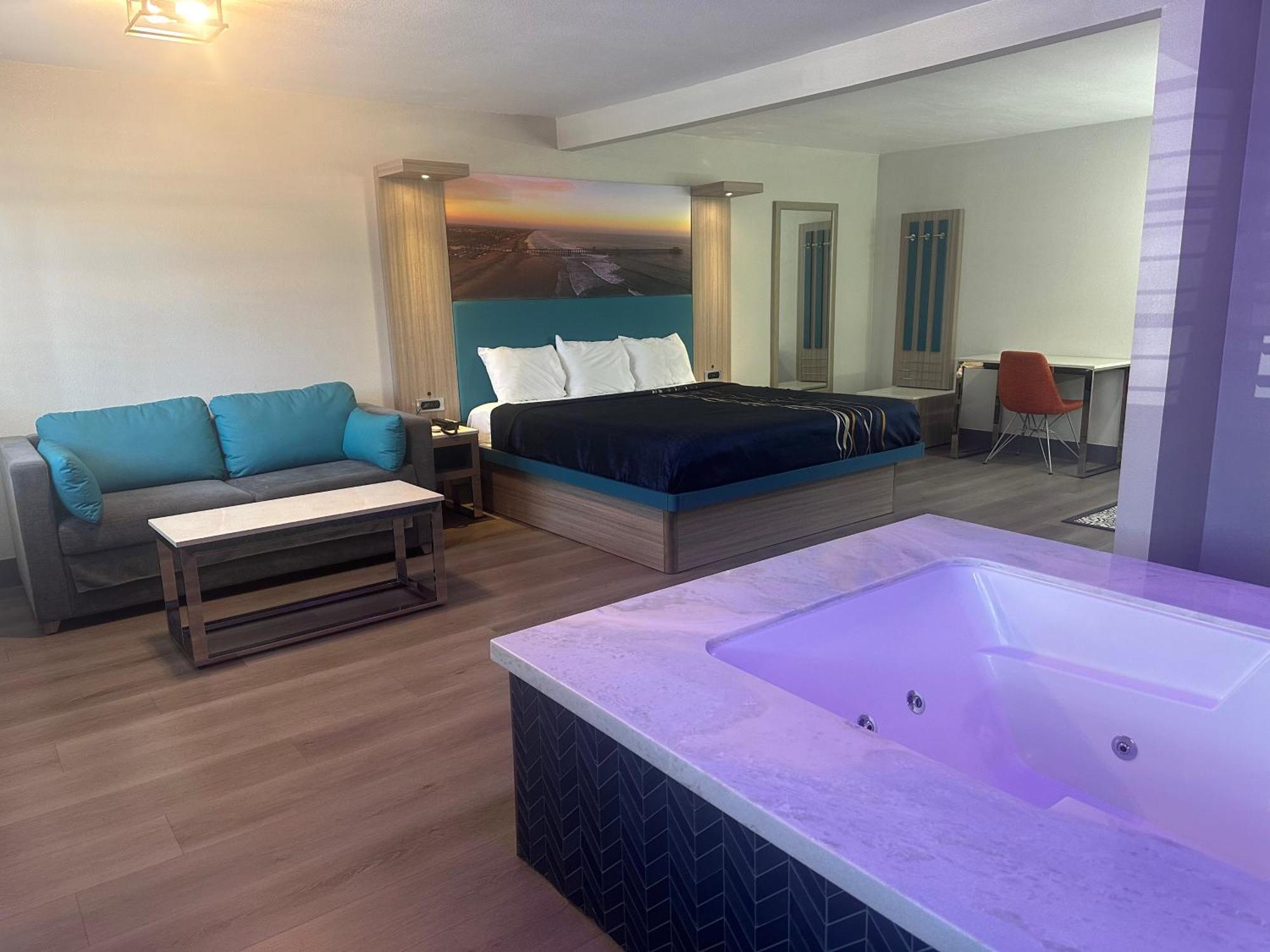 Super 8 By Wyndham Oceanside Downtown 호텔 외부 사진