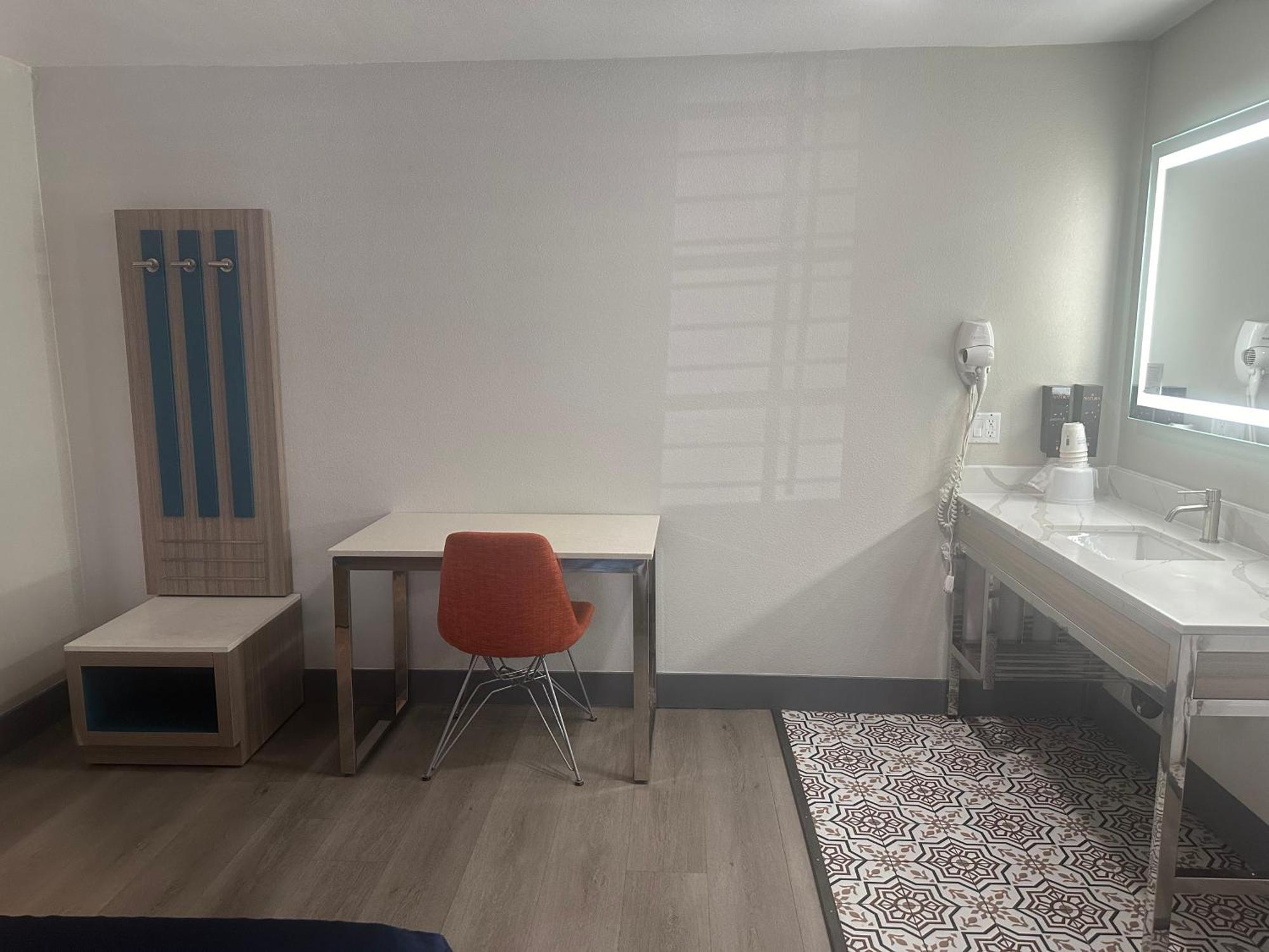 Super 8 By Wyndham Oceanside Downtown 호텔 외부 사진