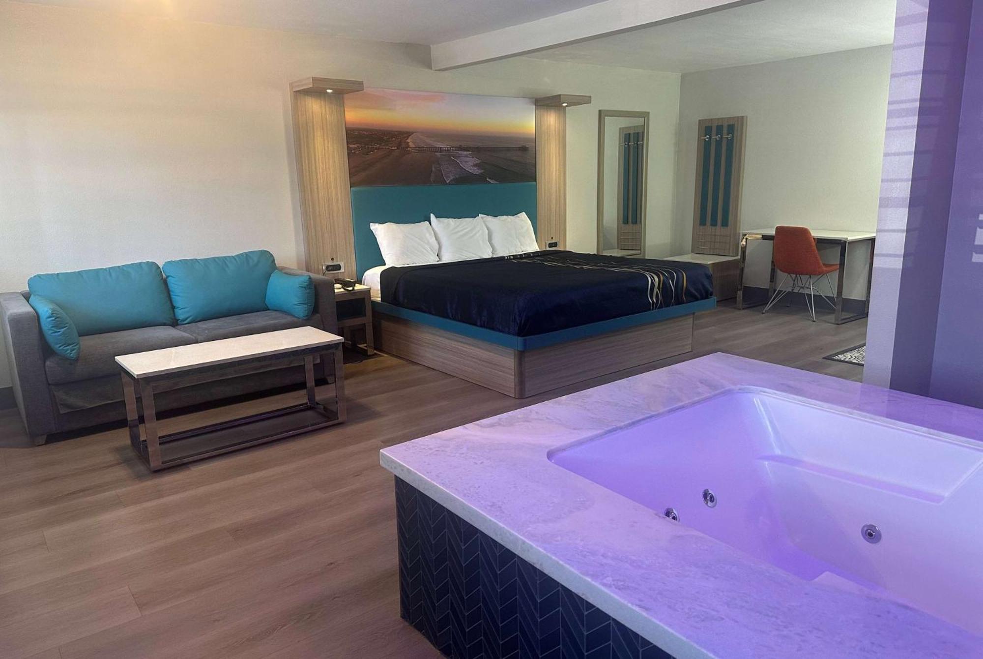 Super 8 By Wyndham Oceanside Downtown 호텔 외부 사진
