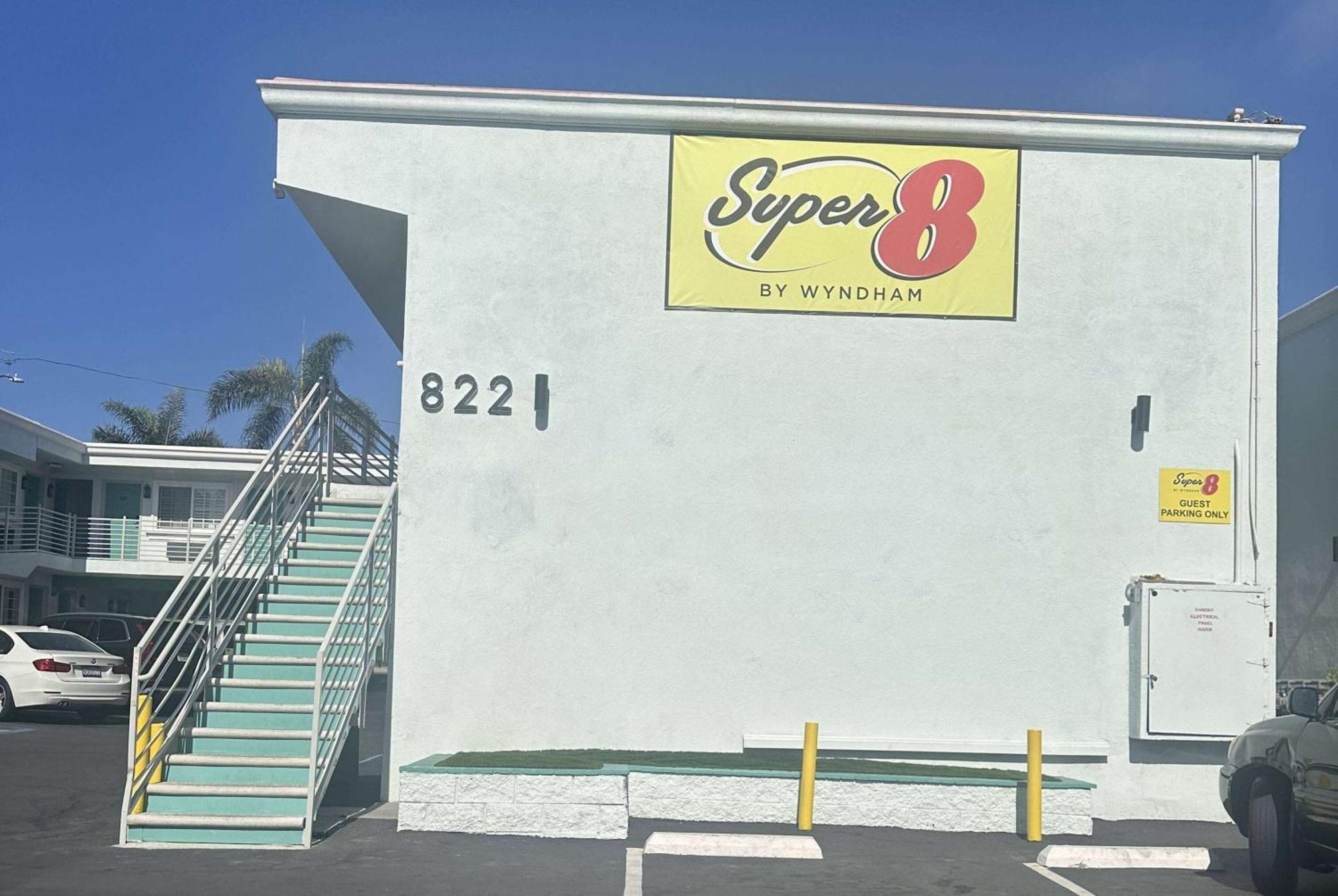 Super 8 By Wyndham Oceanside Downtown 호텔 외부 사진