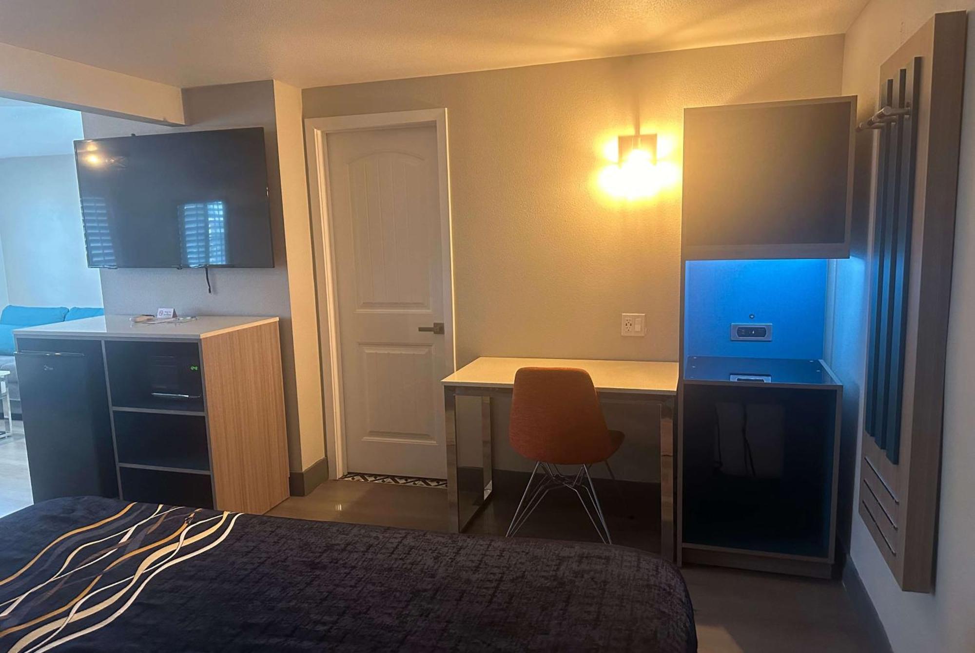 Super 8 By Wyndham Oceanside Downtown 호텔 외부 사진