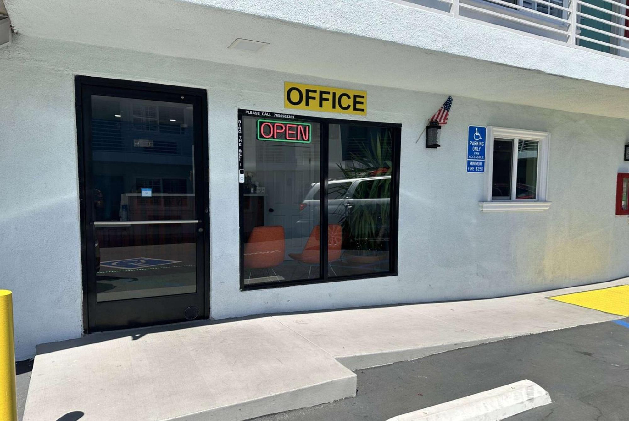 Super 8 By Wyndham Oceanside Downtown 호텔 외부 사진